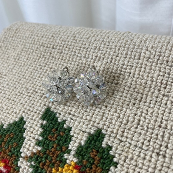 Vintage iridescent beaded clip on earrings - Picture 2 of 9